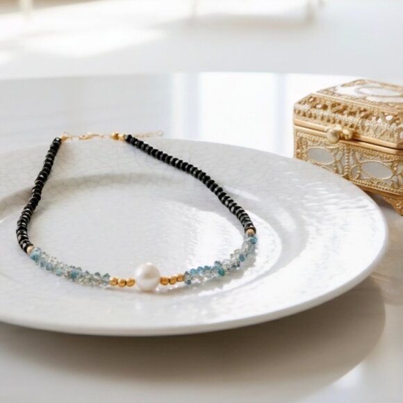🆕️ Boho Chic Crystal & Freshwater Pearl Necklace With Gold Plated Bead Accents - Picture 6 of 11